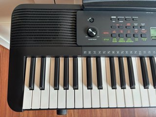 Piano Digital Yamaha PSR-E283 + Soporte + Funda