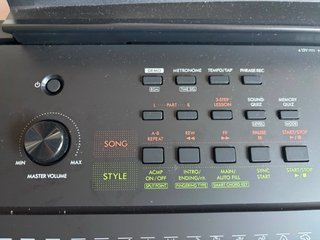 Piano Digital Yamaha PSR-E283 + Soporte + Funda