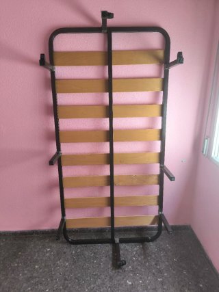 Somier metálico con cabecero de madera