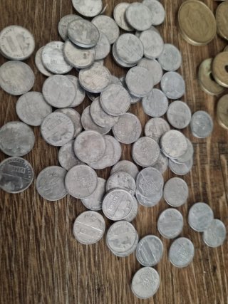 Lote de Monedas Variadas y bolso