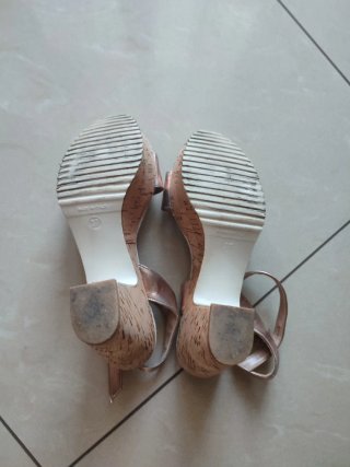 Sandali con plateau oro