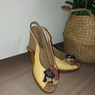 Sandalias Pitillos Cuña Flores Amarillas