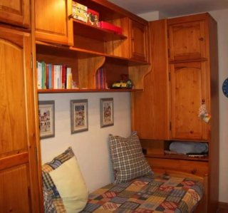 Dormitorio pino a medida.