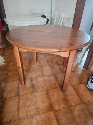 Mesa redonda de madera