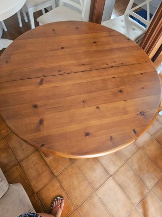 Mesa redonda de madera