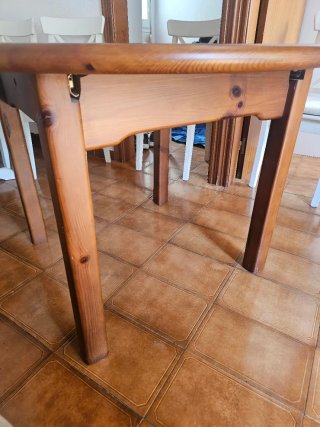 Mesa redonda de madera