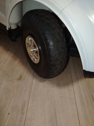 Coche eléctrico infantil blanco