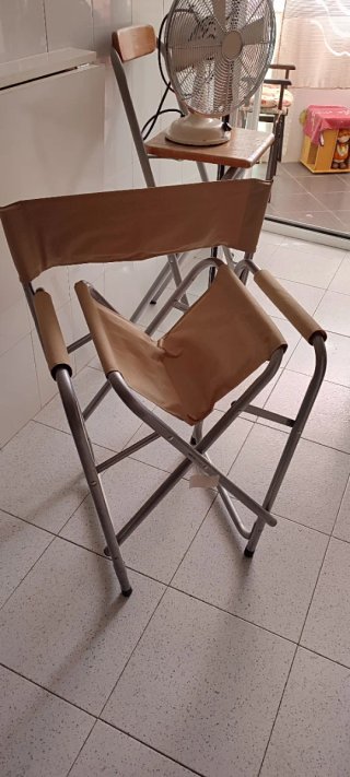 Silla de camping plegable beige y gris