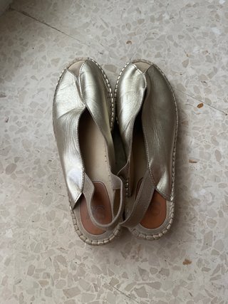 Sandalias doradas verano