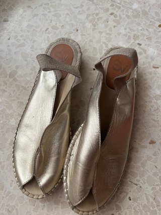 Sandalias doradas verano