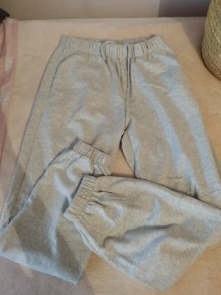 Pantalones de chándal grises y negros