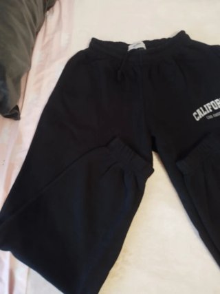 Pantalones de chándal grises y negros