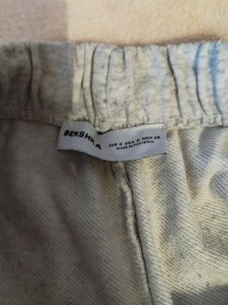 Pantalones de chándal grises y negros