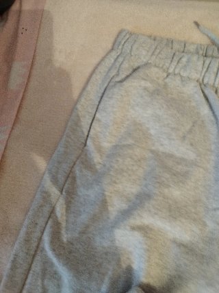 Pantalones de chándal grises y negros