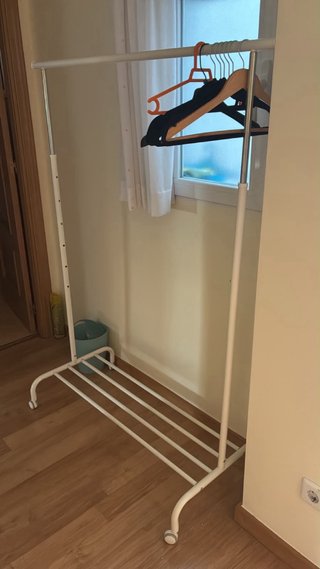 Burro perchero Ikea blanco con ruedas