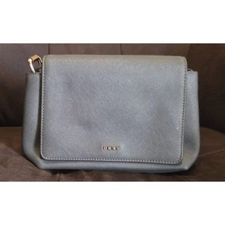 Bolso bandolera DKNY plateado piel