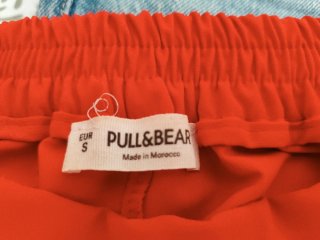 Pantalón corto Pull and Bear rojo/coral