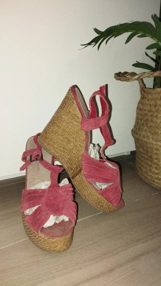Sandalias cuña ante rojo