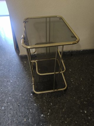 Mesas auxiliares cristal y metal dorado