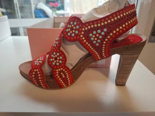 Zapatos de tacón rojos