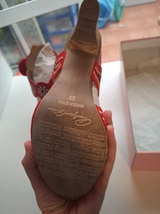 Zapatos de tacón rojos