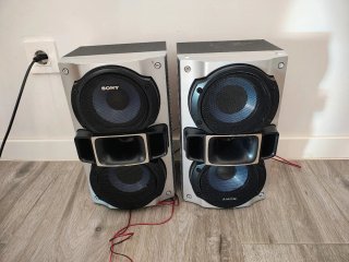 Parlantes Sony Plata y Negro