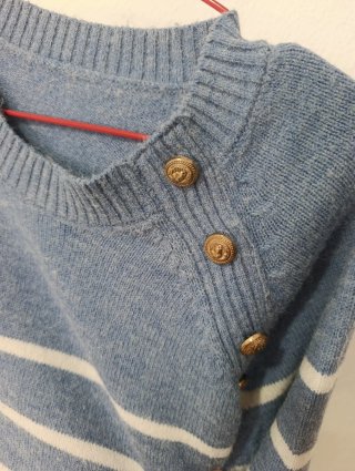 Jersey de punto azul y blanco