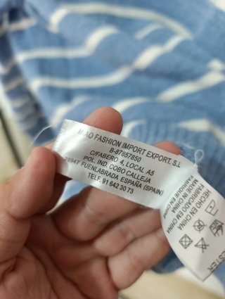 Jersey de punto azul y blanco