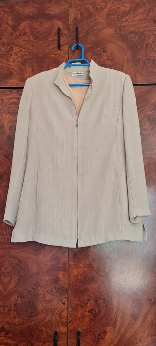 Traje de mujer El Corte Inglés beige