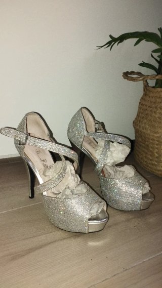 Zapatos de tacón Blossom Collection plateados