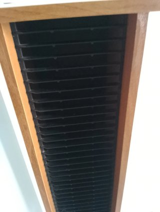 Estantería para CDs de madera y plástico