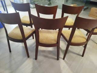 Sillas de comedor de madera tapizadas