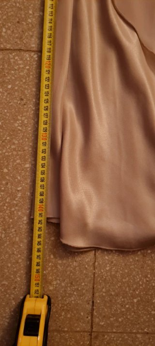 Vestido largo beige con chal