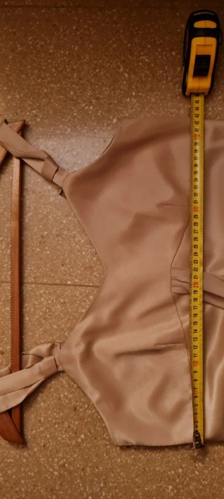Vestido largo beige con chal