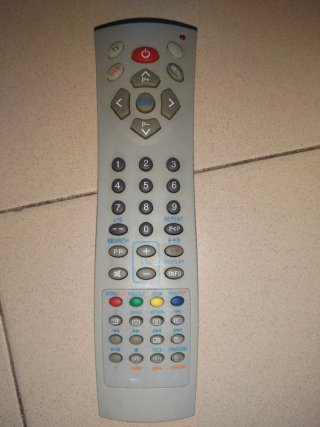 Televisor y DVD CLAYTON.