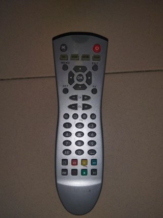 Televisor y DVD CLAYTON.