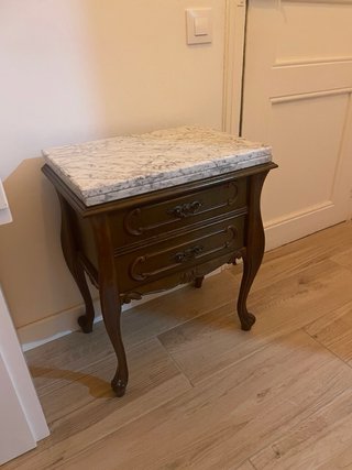 Recibidor antiguo madera y mármol