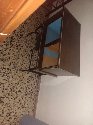 Mesita auxiliar con ruedas se regala en Utiel