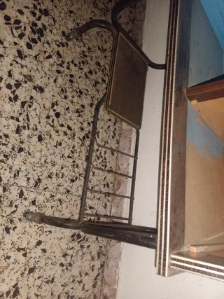 Mesita auxiliar con ruedas se regala en Utiel