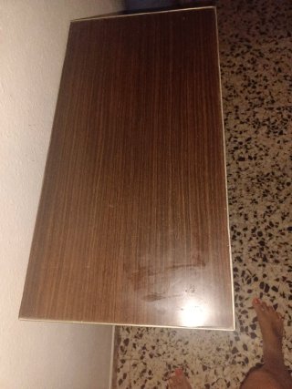 Mesita auxiliar con ruedas se regala en Utiel