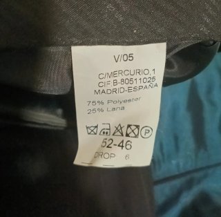 Traje de hombre negro, usado una vez