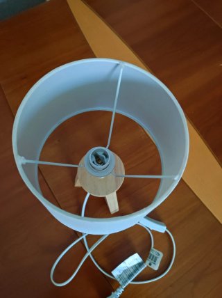 Lámpara de mesa madera y tela