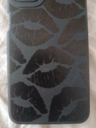 Funda móvil labios negros