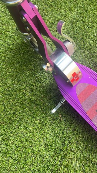 Patinete Micro Sprite LED + Casco Raskullz