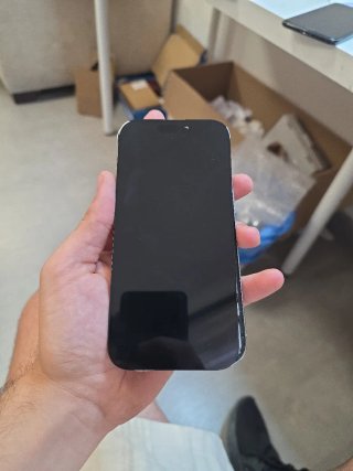 Pantalla iPhone 16 Pro con tara