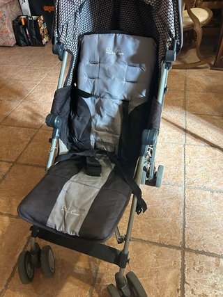 Trona IKEA + 2 Sillas Ligeras y Juguetes