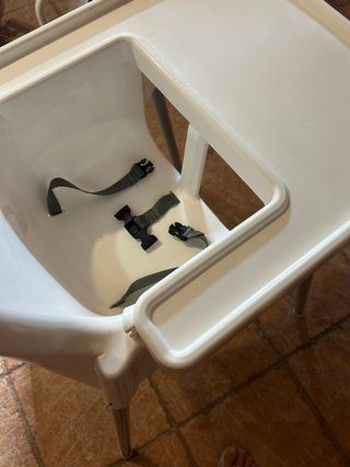 Trona IKEA + 2 Sillas Ligeras y Juguetes