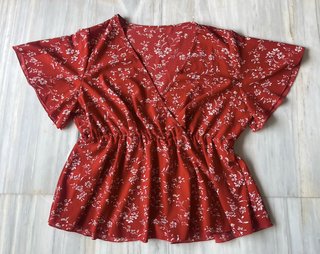 camiseta blusa roja peplum estampado floral