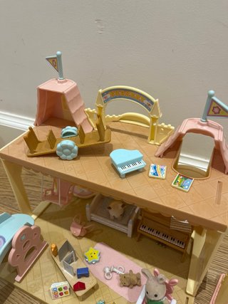 Lote guarderia y parque  + regalo bus sylvanian