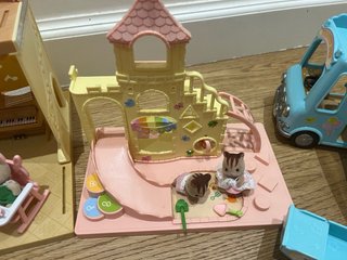 Lote guarderia y parque  + regalo bus sylvanian